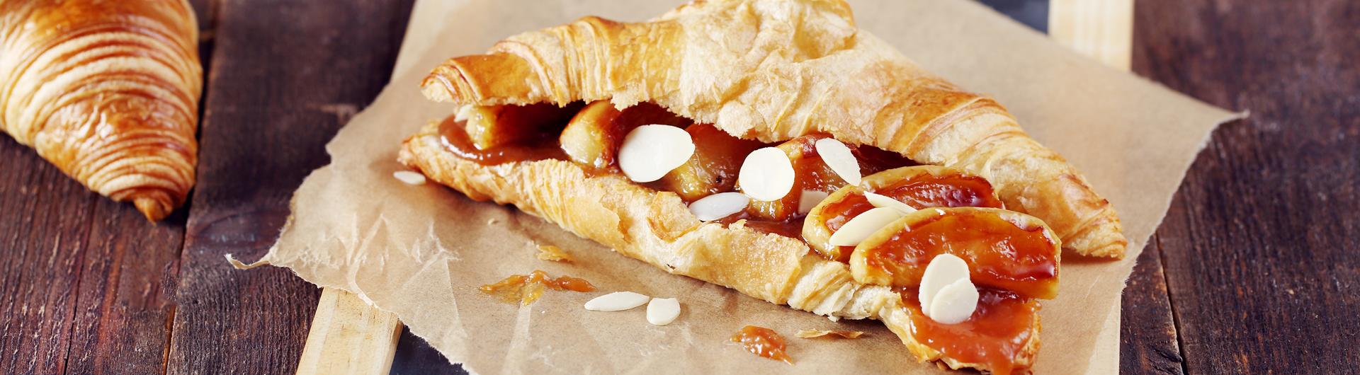 Croissants aux pommes, caramel et Beurre Moulé Demi-Sel