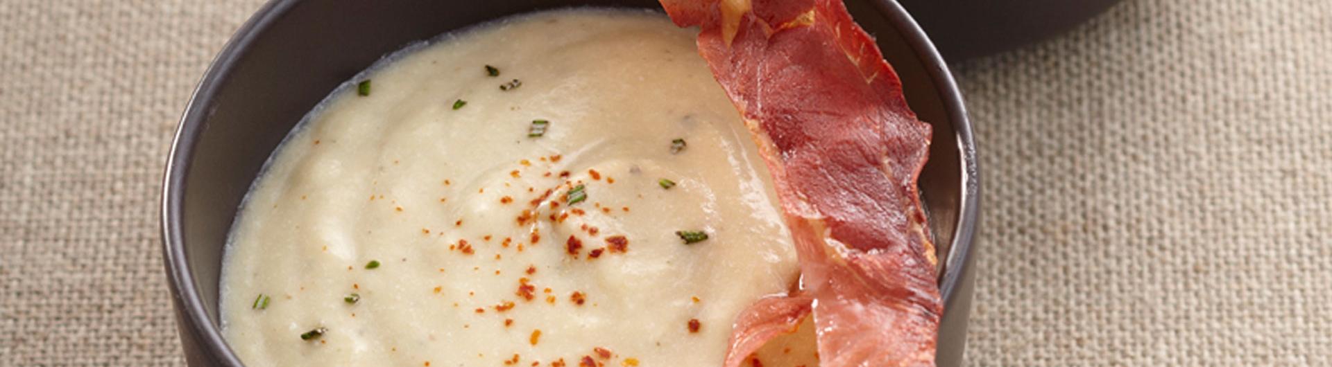 Velouté d’asperges blanches, jambon italien et crème fraîche épaisse 30%