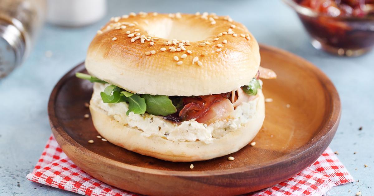 Bagels bacon et Fromage Fouetté Madame Loïk au Bleu Laïta Professionnel