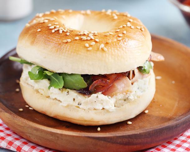 Bagels bacon et Fromage Fouetté Madame Loïk Ail et Fines Herbes