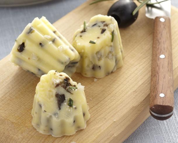 Beurre aromatisé aux olives noires et romarin au Beurre Moulé Demi-Sel
