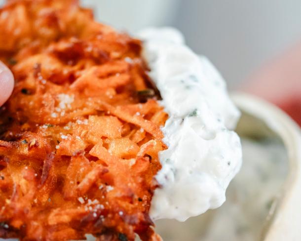 Hash brown de patate douce et dip de Crème Fraîche 15% citronnée