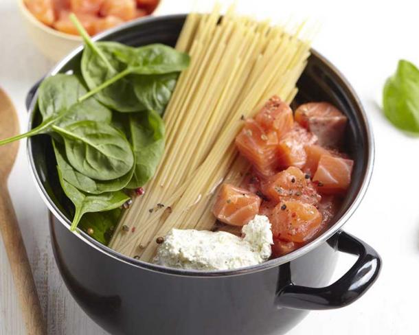 One pot pasta saumon, pousses d'épinards et Fromage Fouetté Madame Loïk Nature au sel de Guérande