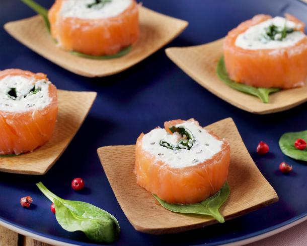 Roulé de saumon fumé au Fromage Fouetté Madame Loïk Ail et Fines Herbes