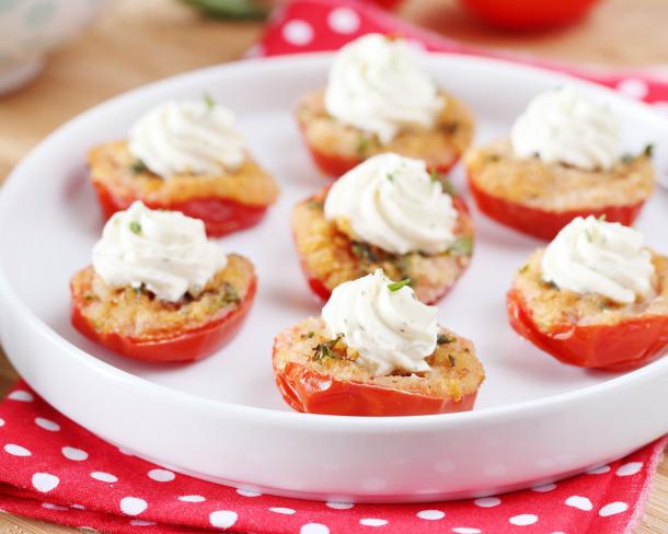 Tomates Romanella rôties et farcies au Fromage Fouetté Madame Loïk Ail et Fines Herbes